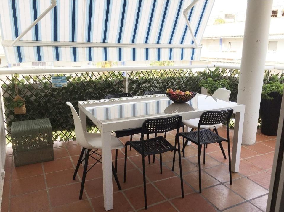 Superbe Appartement Avec Solarium Et Piscine Communautaire Roses Dış mekan fotoğraf